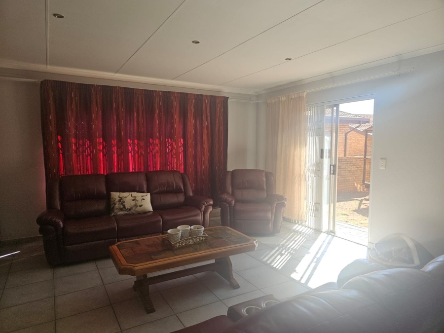 2 Bedroom Property for Sale in Eike Park Gauteng