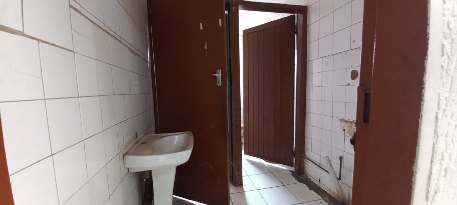 5 Bedroom Property for Sale in Temong Gauteng