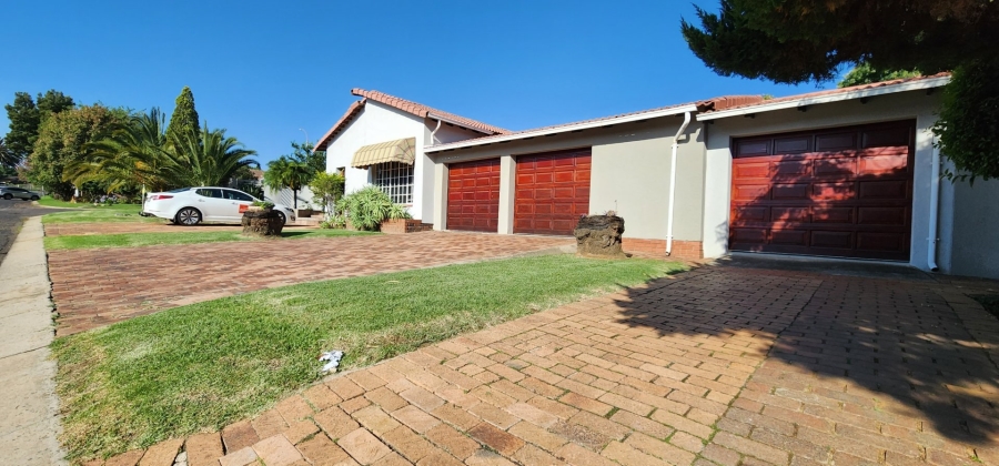 4 Bedroom Property for Sale in Verwoerdpark Gauteng