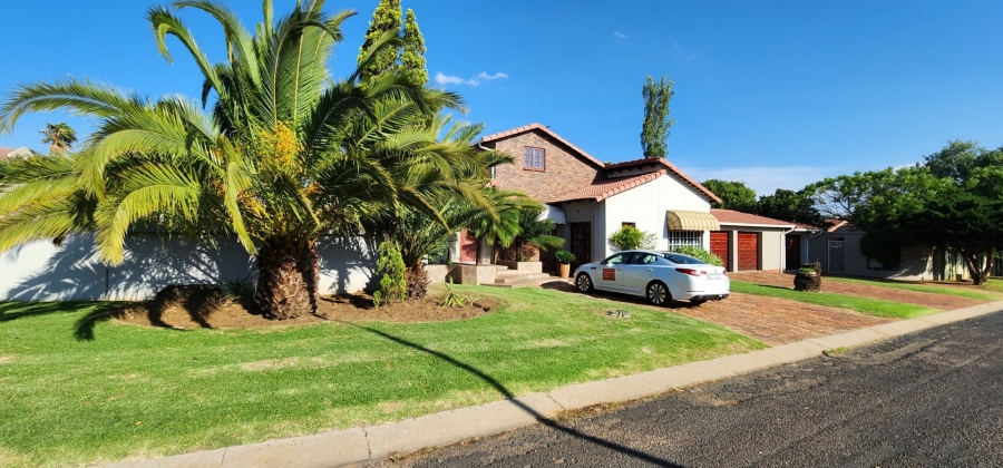 4 Bedroom Property for Sale in Verwoerdpark Gauteng