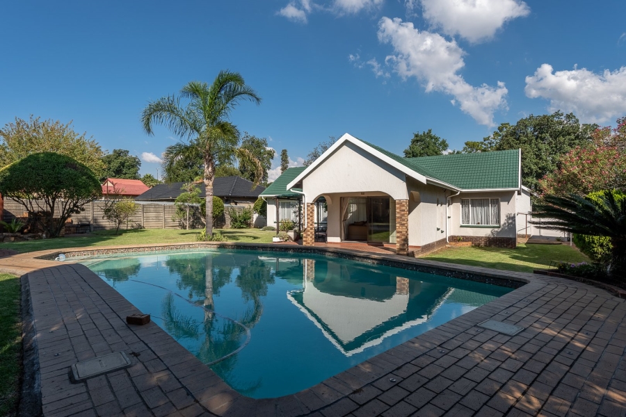 3 Bedroom Property for Sale in Brackendowns Gauteng