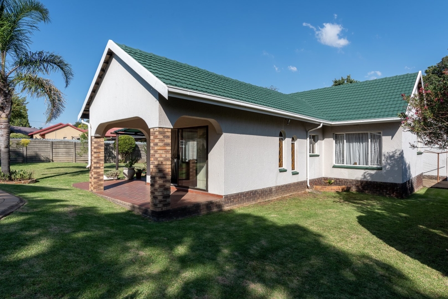 3 Bedroom Property for Sale in Brackendowns Gauteng