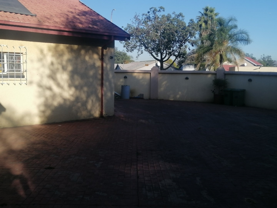 4 Bedroom Property for Sale in Verwoerdpark Gauteng