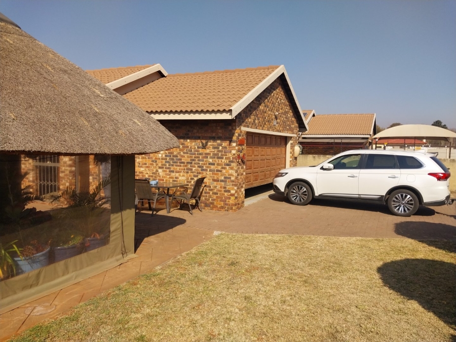 3 Bedroom Property for Sale in Kookrus Gauteng