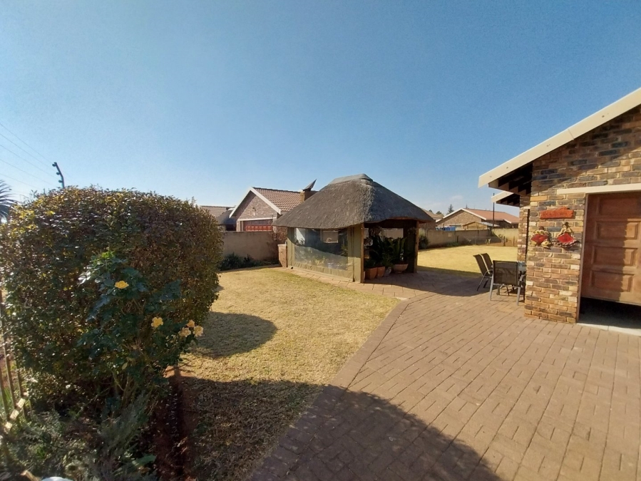 3 Bedroom Property for Sale in Kookrus Gauteng