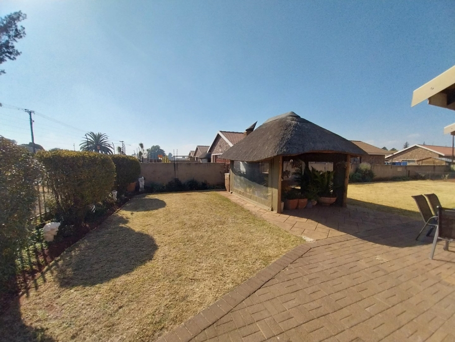 3 Bedroom Property for Sale in Kookrus Gauteng