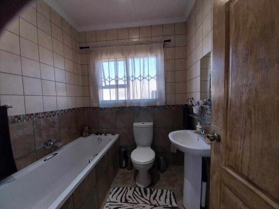 3 Bedroom Property for Sale in Kookrus Gauteng