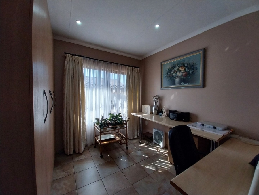 3 Bedroom Property for Sale in Kookrus Gauteng