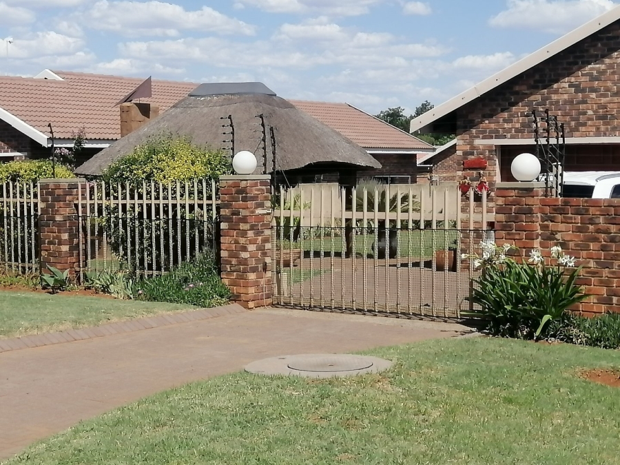 3 Bedroom Property for Sale in Kookrus Gauteng