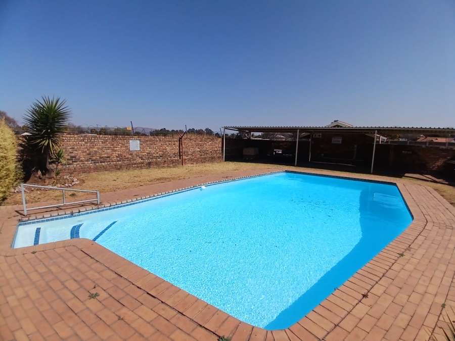 2 Bedroom Property for Sale in Brackendowns Gauteng