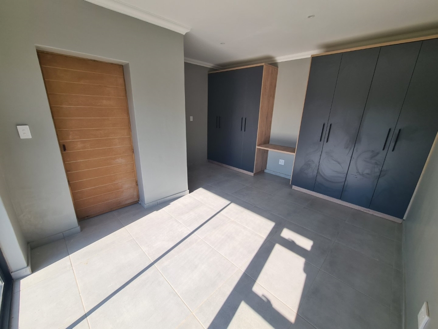 3 Bedroom Property for Sale in Bonaero Park Gauteng