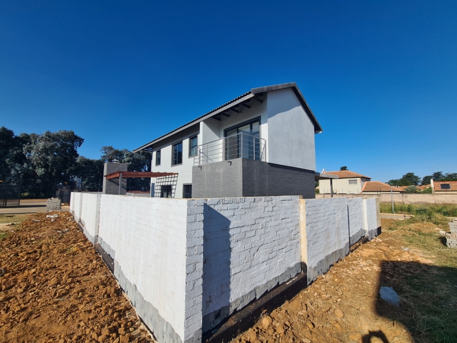 3 Bedroom Property for Sale in Bonaero Park Gauteng