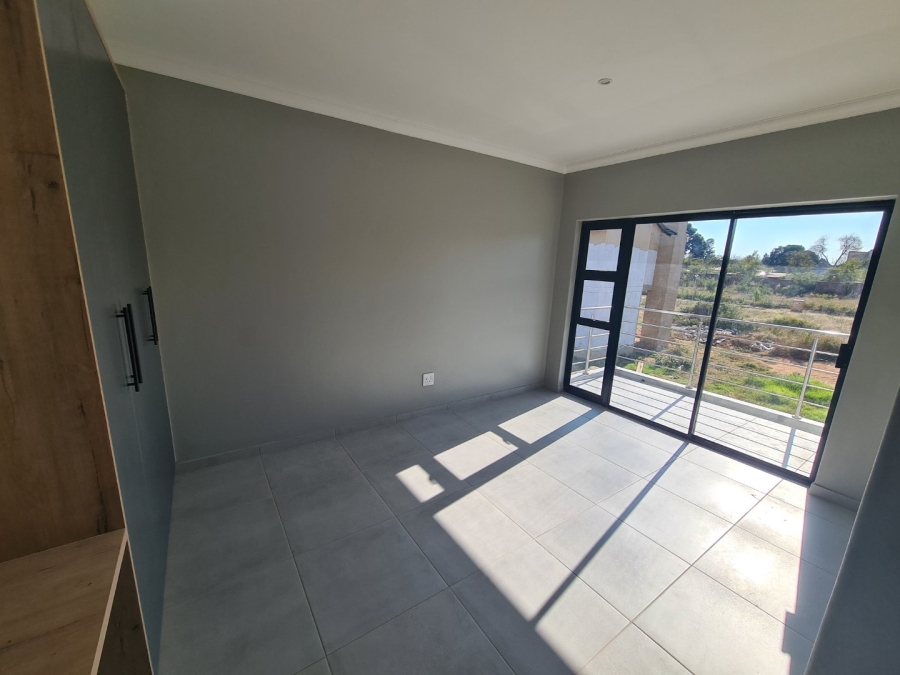 3 Bedroom Property for Sale in Bonaero Park Gauteng