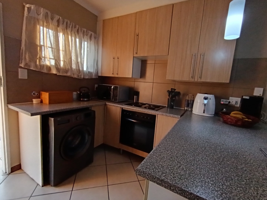 To Let 2 Bedroom Property for Rent in Monavoni Gauteng