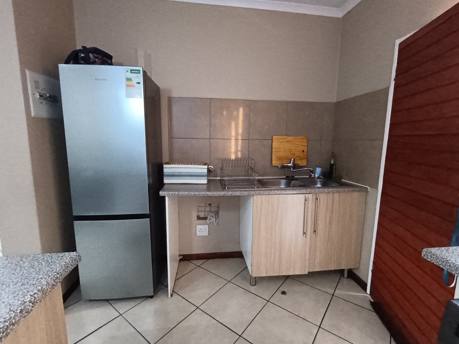 To Let 2 Bedroom Property for Rent in Monavoni Gauteng