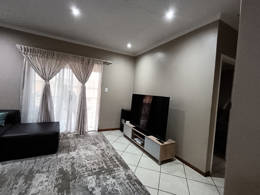 To Let 2 Bedroom Property for Rent in Monavoni Gauteng