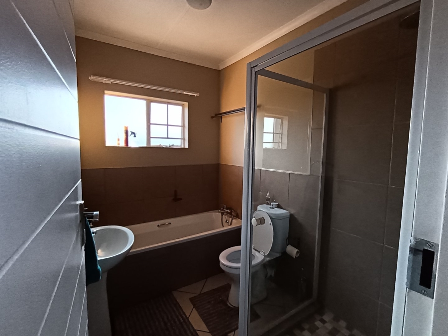 To Let 2 Bedroom Property for Rent in Monavoni Gauteng