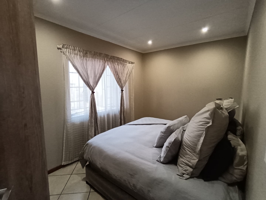 To Let 2 Bedroom Property for Rent in Monavoni Gauteng