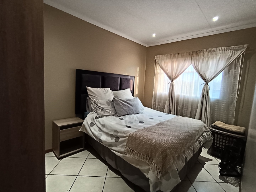 To Let 2 Bedroom Property for Rent in Monavoni Gauteng