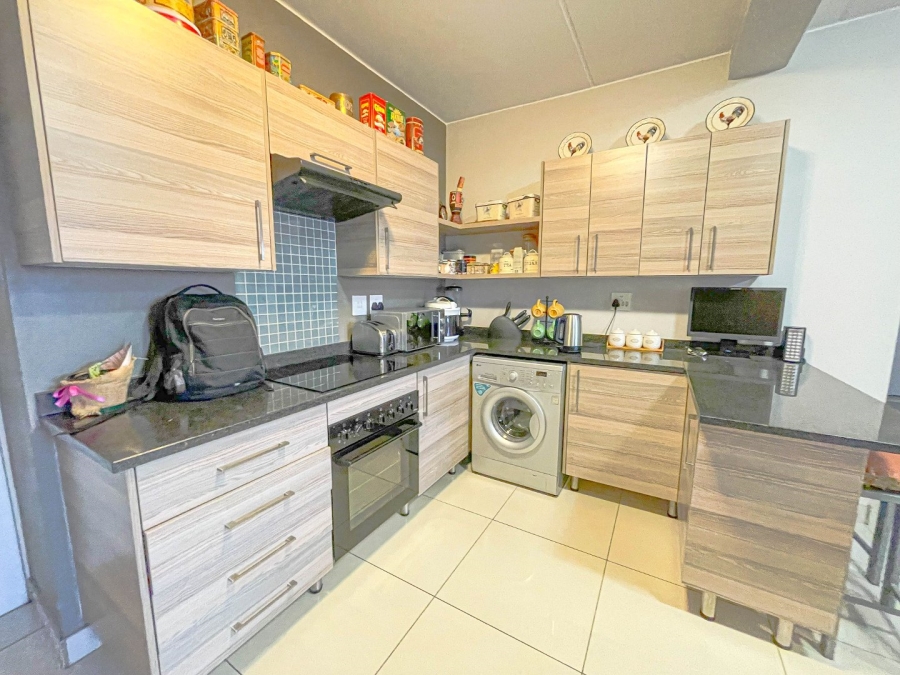 2 Bedroom Property for Sale in Blue Hills Gauteng