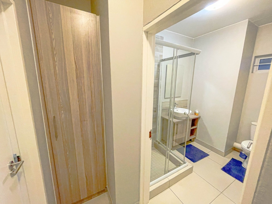 2 Bedroom Property for Sale in Blue Hills Gauteng