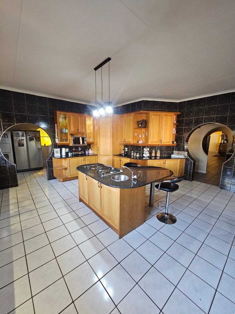 5 Bedroom Property for Sale in Greenhills Gauteng