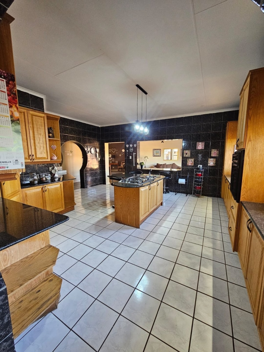 5 Bedroom Property for Sale in Greenhills Gauteng