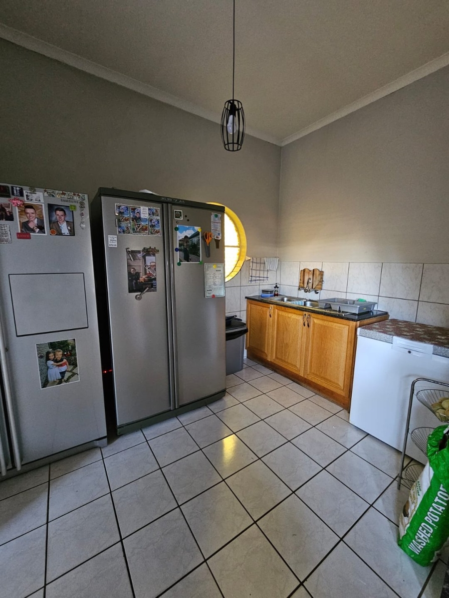 5 Bedroom Property for Sale in Greenhills Gauteng