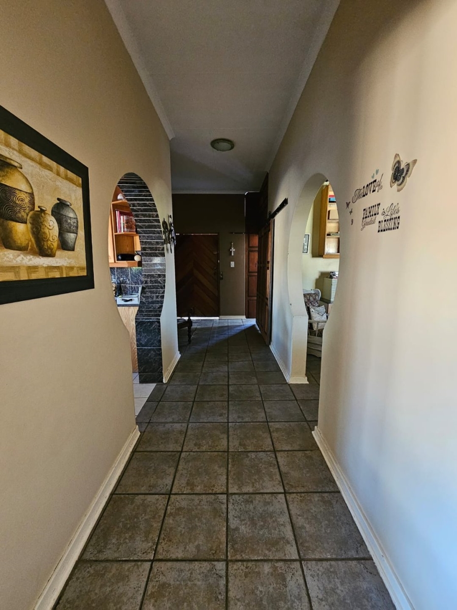 5 Bedroom Property for Sale in Greenhills Gauteng