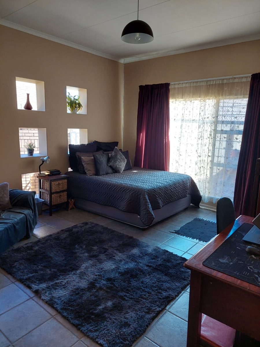 5 Bedroom Property for Sale in Greenhills Gauteng