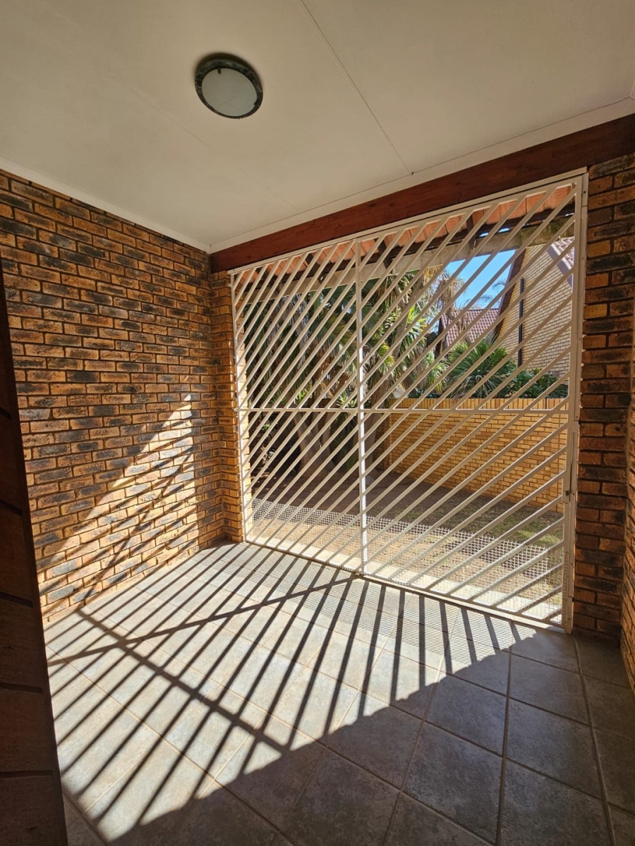 5 Bedroom Property for Sale in Greenhills Gauteng