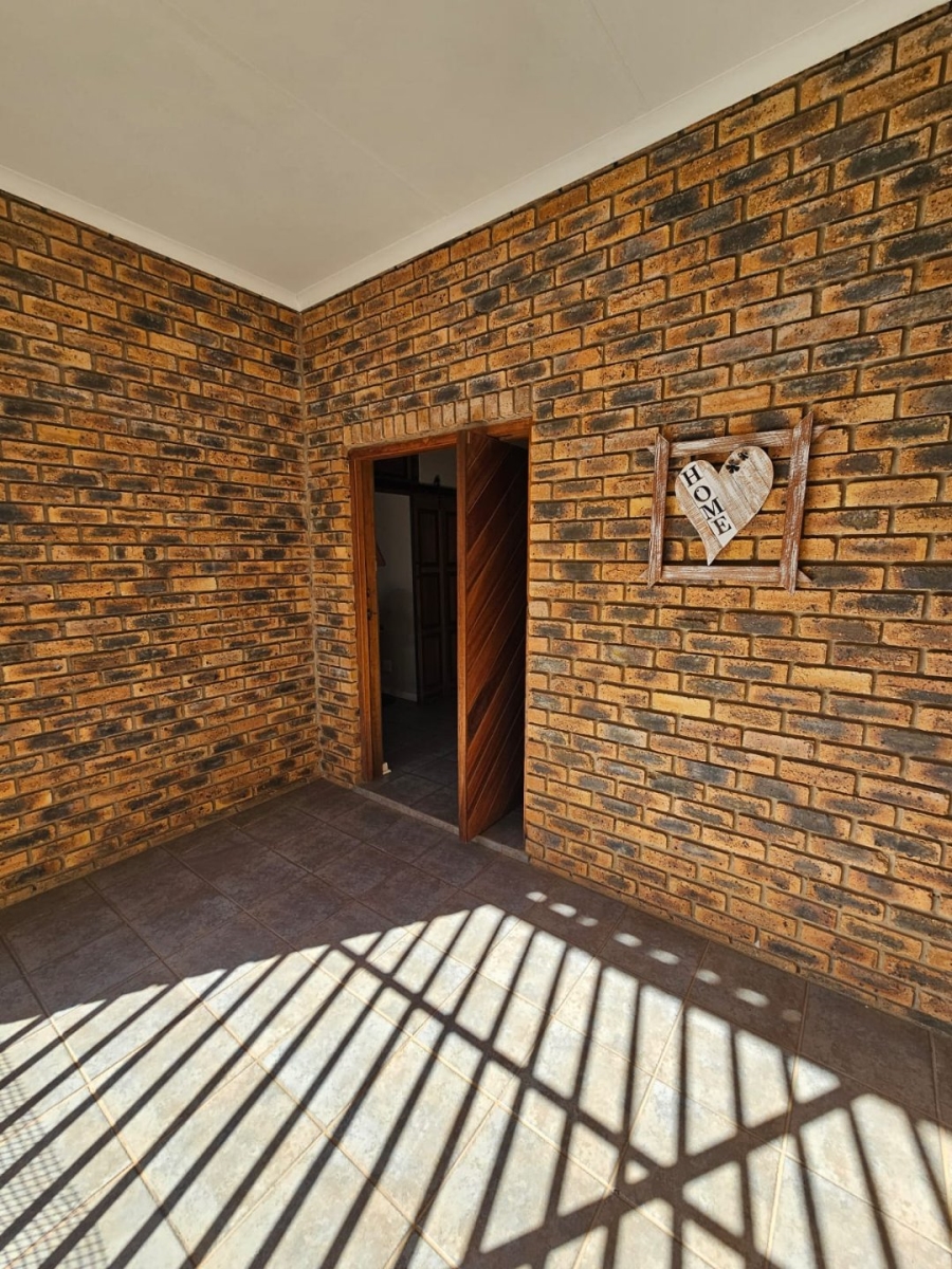 5 Bedroom Property for Sale in Greenhills Gauteng