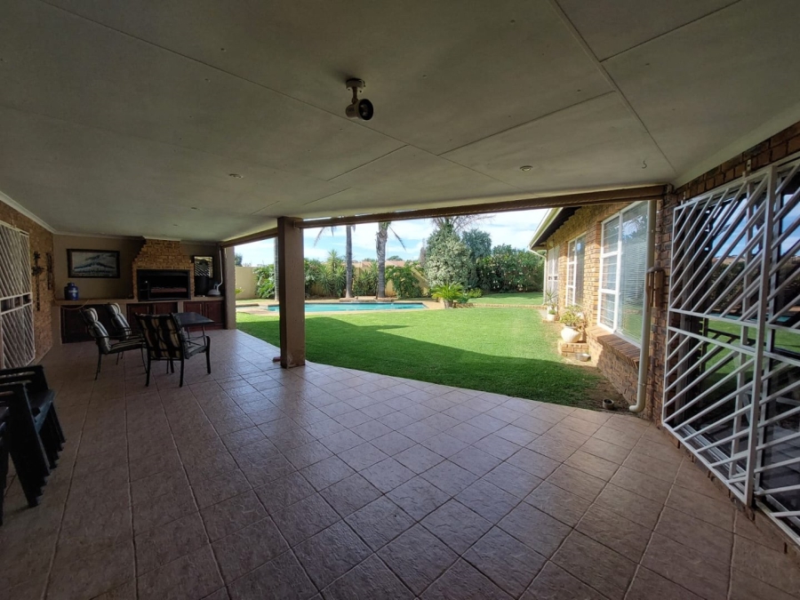 5 Bedroom Property for Sale in Greenhills Gauteng