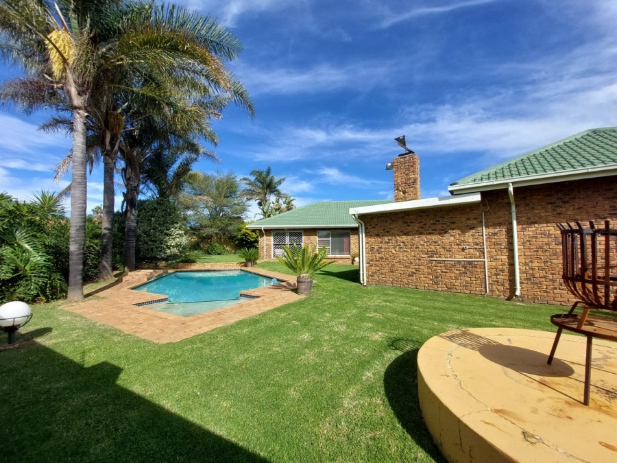 5 Bedroom Property for Sale in Greenhills Gauteng