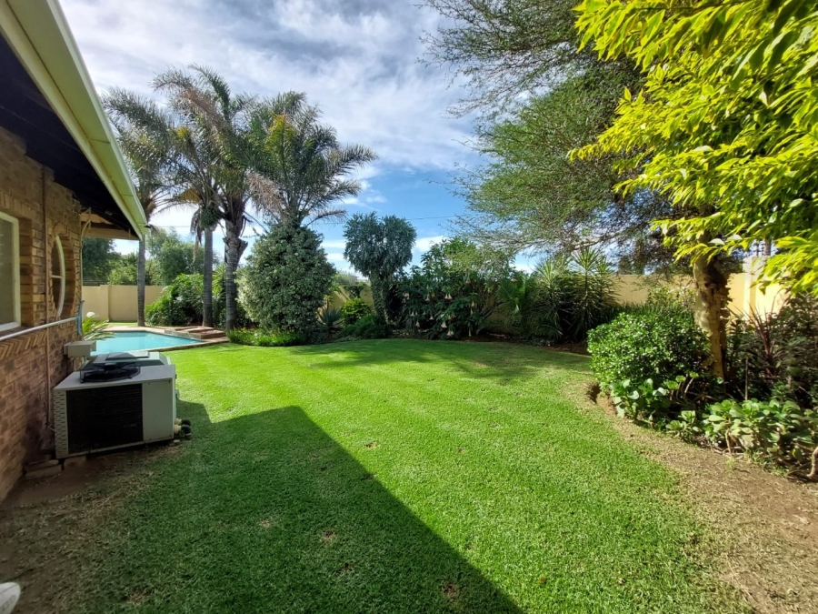 5 Bedroom Property for Sale in Greenhills Gauteng