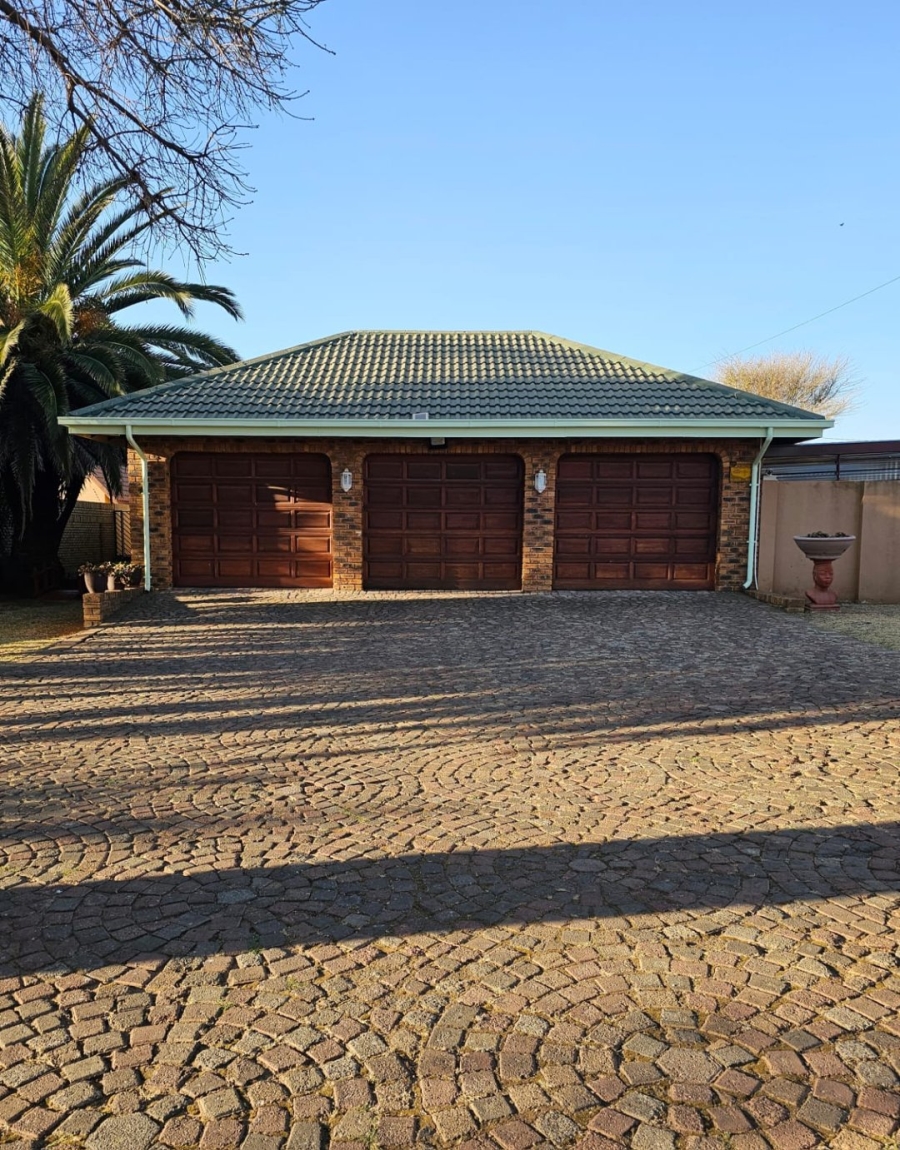 5 Bedroom Property for Sale in Greenhills Gauteng