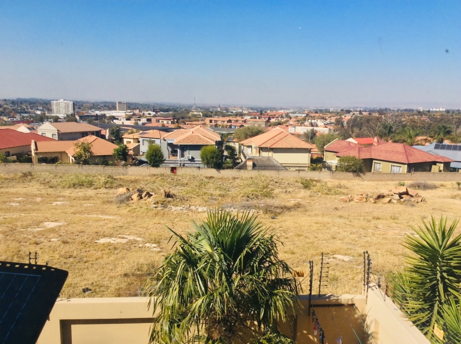 3 Bedroom Property for Sale in South Crest Gauteng