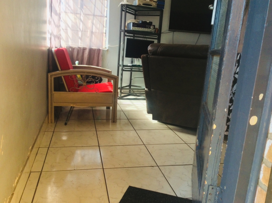 2 Bedroom Property for Sale in Luipaardsvlei Gauteng