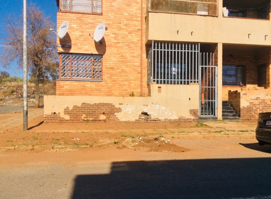 2 Bedroom Property for Sale in Luipaardsvlei Gauteng