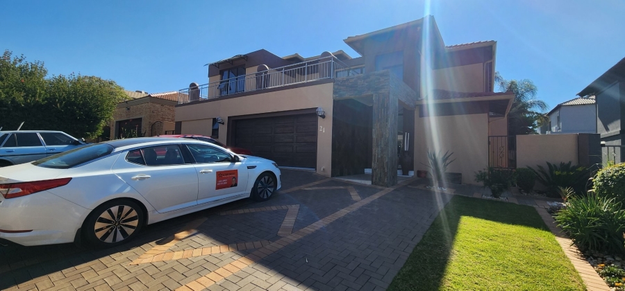 4 Bedroom Property for Sale in Aspen Hills Gauteng