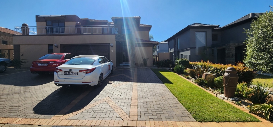 4 Bedroom Property for Sale in Aspen Hills Gauteng