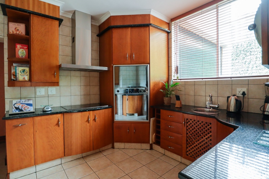 6 Bedroom Property for Sale in Glenvista Gauteng