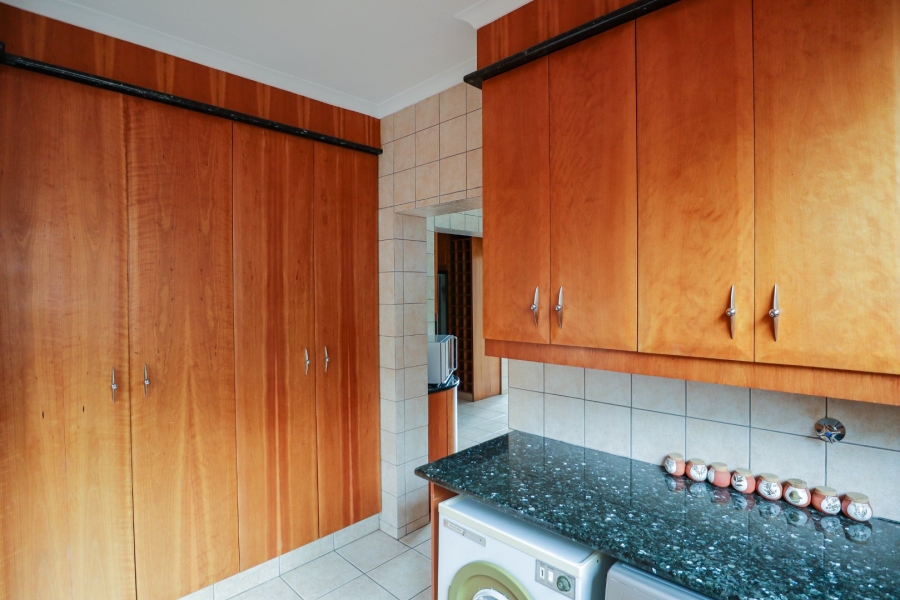 6 Bedroom Property for Sale in Glenvista Gauteng