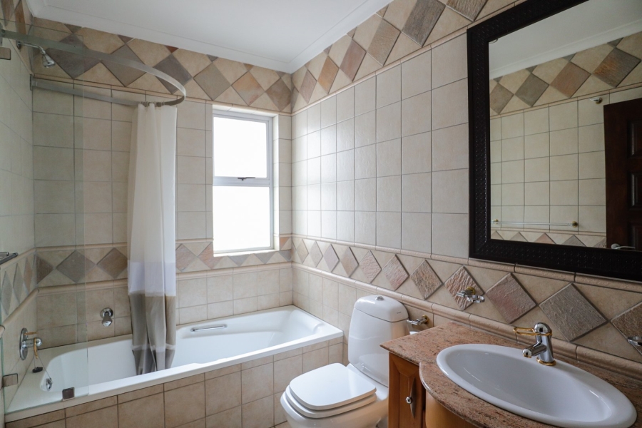 6 Bedroom Property for Sale in Glenvista Gauteng