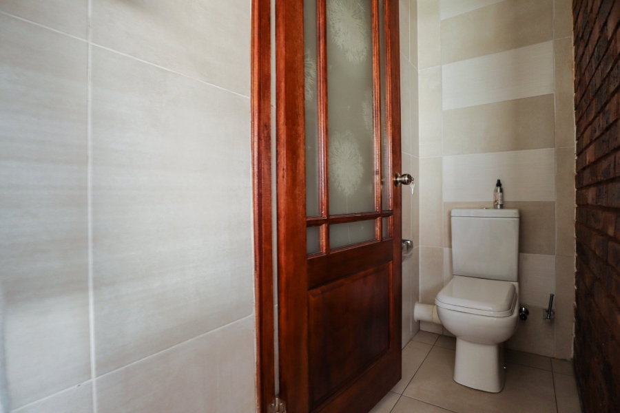 6 Bedroom Property for Sale in Glenvista Gauteng