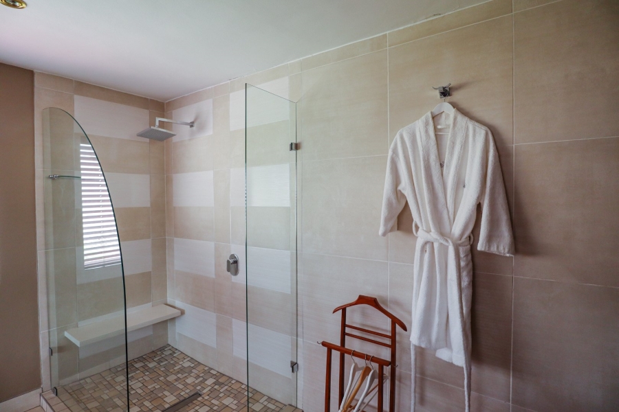 6 Bedroom Property for Sale in Glenvista Gauteng
