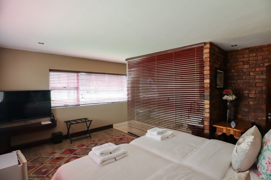 6 Bedroom Property for Sale in Glenvista Gauteng