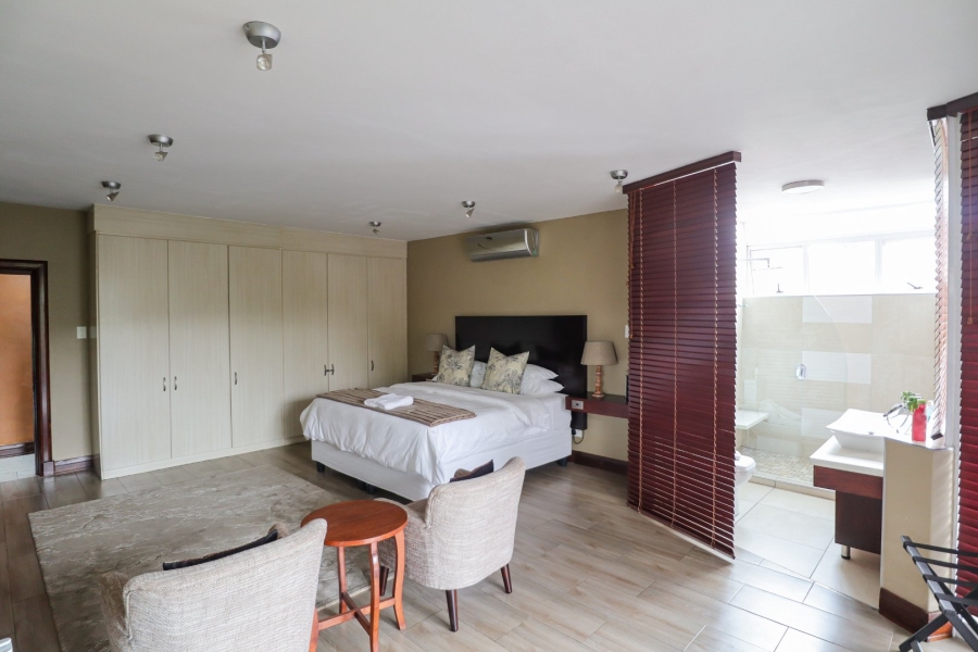 6 Bedroom Property for Sale in Glenvista Gauteng
