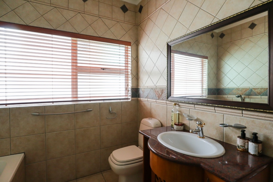 6 Bedroom Property for Sale in Glenvista Gauteng