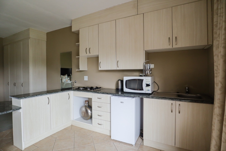 6 Bedroom Property for Sale in Glenvista Gauteng
